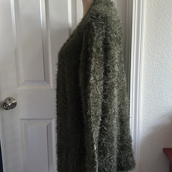 Forever 21 | Olive Eyelash Cardigan | Small - Picture 4 of 6